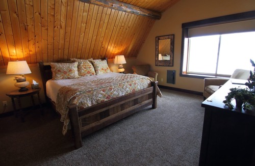 Victor Bed & Breakfast | Fin and Feather Inn