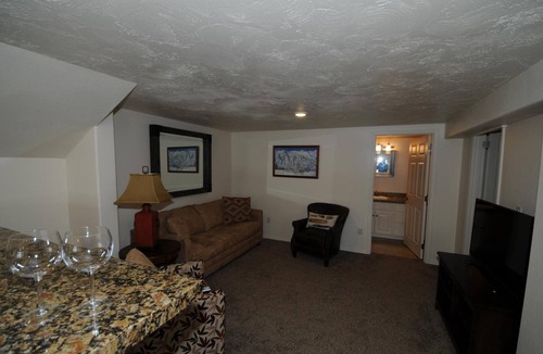 Victor Bed & Breakfast | Fin and Feather Inn