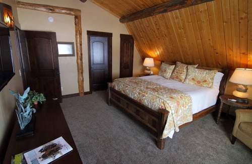 Victor Bed & Breakfast | Fin and Feather Inn