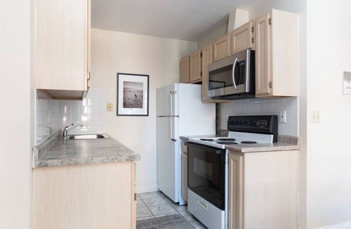 Boston Financial District Apartment | Financial District, close to Quincy Market, Aquarium & Seaport. 5min walk to public transportation.
