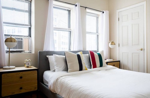 Boston Financial District Apartment | Financial District, close to Quincy Market, Aquarium & Seaport. 5min walk to public transportation.