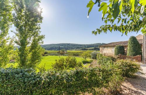 L'Avella House | Finca Can Romeu: alojamiento rural entre viñedos