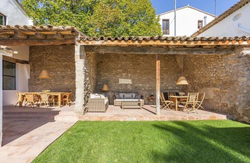 L'Avella House | Finca Can Romeu: alojamiento rural entre viñedos