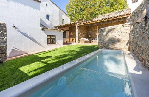 L'Avella House | Finca Can Romeu: alojamiento rural entre viñedos