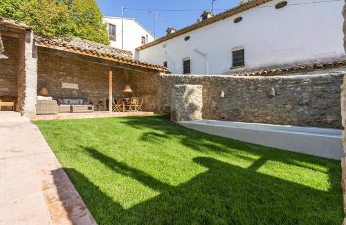 L'Avella House | Finca Can Romeu: alojamiento rural entre viñedos
