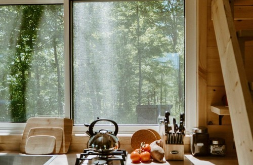 Calabogie Cabin | Finch Cabin | Eco-friendly Tiny Home Escape