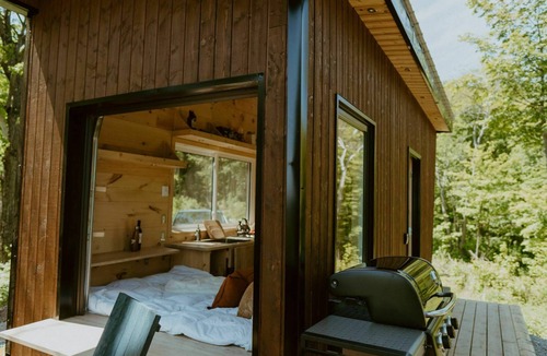 Calabogie Cabin | Finch Cabin | Eco-friendly Tiny Home Escape