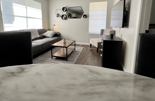 Whitesboro House | Find Peace at Charming Comfortable Downtown Home