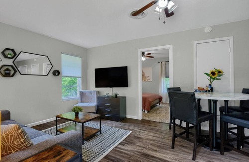 Whitesboro Bed & Breakfast | Find Peace at Charming Comfortable Downtown Home