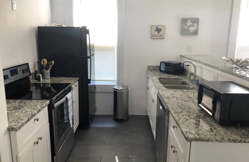 Tobin Hill Apartment | Find Your Comfort at Downtown Cozy 2BR/2BA