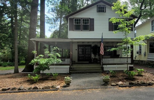Mount Gretna Heights Cottage | Find Yourself on 1st Street