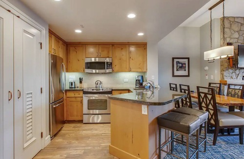 Lakeside Park Resort | 𝐅𝐢𝐧𝐝𝐢𝐧𝐠 𝐌𝐞𝐢𝐥𝐢’𝐬 LUXE Ski-In/Out Timber Lodge Resort+Amenities