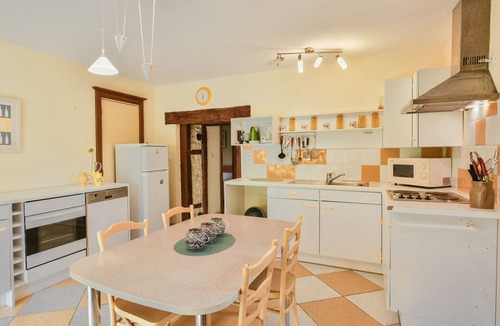Degagnac House | Fine small holiday home with a shared pool