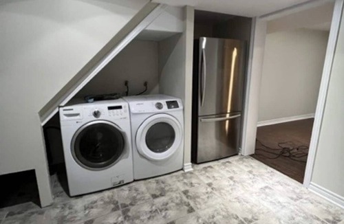 Milton House | Finest BR Free Parking/Wifi TV Shared Suite