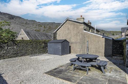 Rhiwbryfdir House | Finest Retreats - The Moelwyn