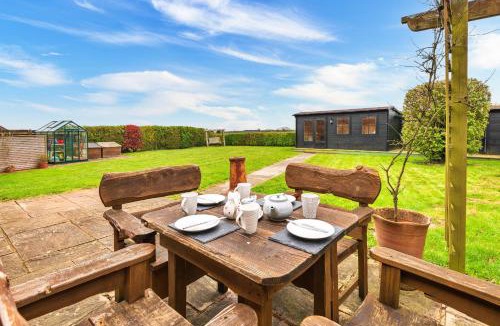 Faversham House | Finest Retreats - Flint Barn