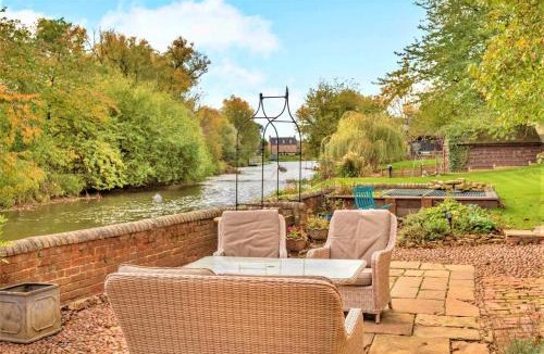 Thrapston House | Finest Retreats - Islip Mill House - Beautiful Riverside Home