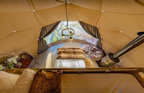 Chiddingstone Hoath Ski Chalet | Finest Retreats - Knole Luxury Dome