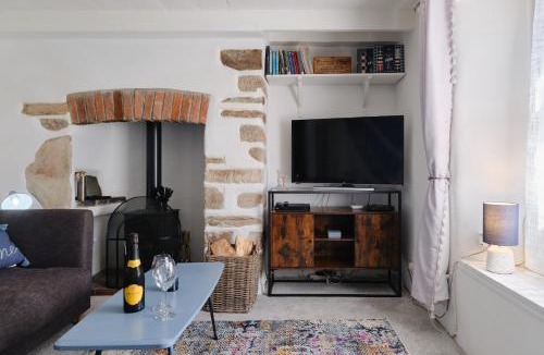 Tywardreath House | Finest Retreats - Primrose Cottage