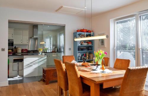 Dawlish House | Finest Retreats - The Willows