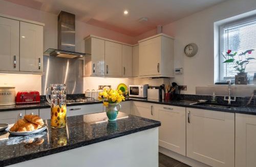 Dawlish House | Finest Retreats - The Willows