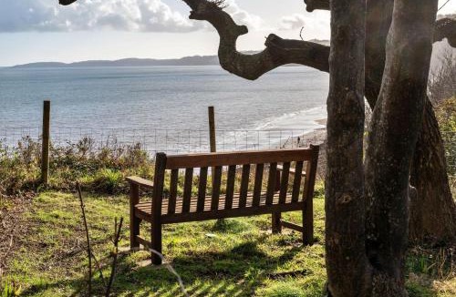 Dawlish House | Finest Retreats - The Willows