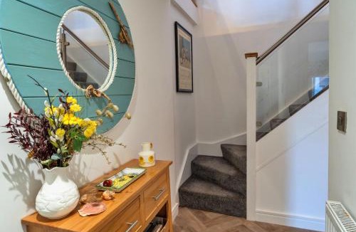 Dawlish House | Finest Retreats - The Willows