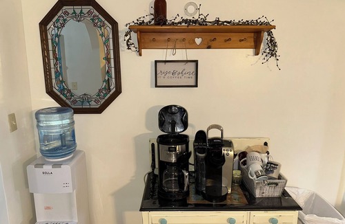 Town of Torrey Cottage | Finger Lakes Country Corner Cottage