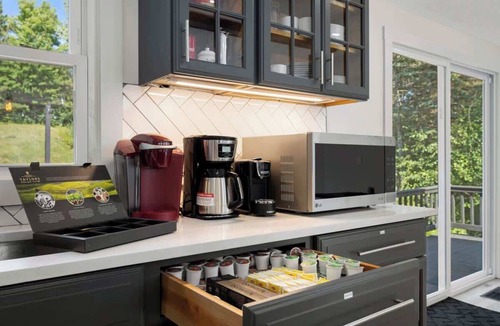 Skaneateles House | Finger Lakes ~ Firepit, Pet Friendly, Wine Country