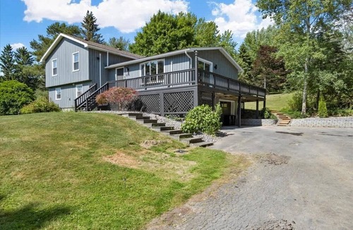 Skaneateles House | Finger Lakes ~ Firepit, Pet Friendly, Wine Country