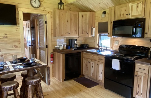 Bradford Cabin | Finger Lakes: Lamoka Hideaway