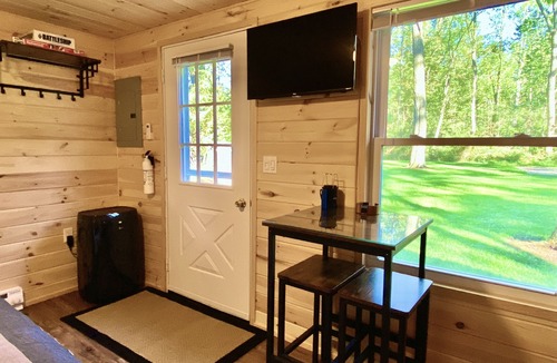Bradford Cabin | Finger Lakes: Lamoka Hideaway