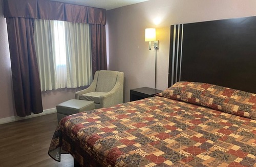 St. James Hotel | Finn's 66 Motel