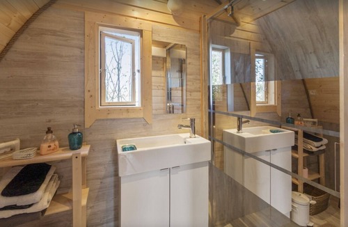 Flocourt Bed & Breakfast | FINNISH Pod Cottage - Le petit flo