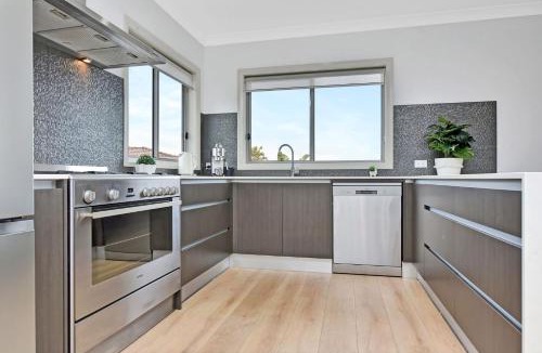 Caves Beach House | Finns at Caves Beach Resort