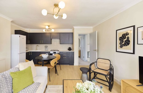 Brownswood Apartment | Finsbury Park Two-Bed Split-Level Flat