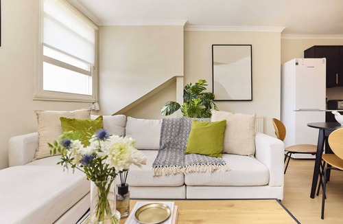 Brownswood Apartment | Finsbury Park Two-Bed Split-Level Flat