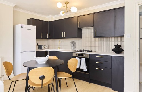 Brownswood Apartment | Finsbury Park Two-Bed Split-Level Flat