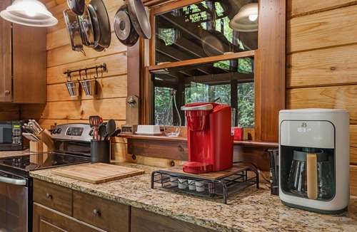 Vein Mountain Cabin | Fiona's Forest Haven by Carolina Properties - Mother's Day Weekend