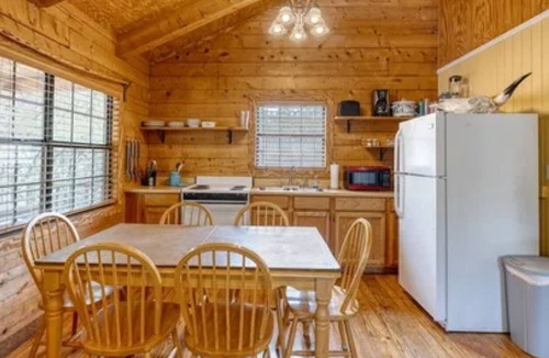 Concan Cabin | "Fir Deer Life" 2-bedroom 1 bath cabin 2 in cool Concan with WiFi, AC