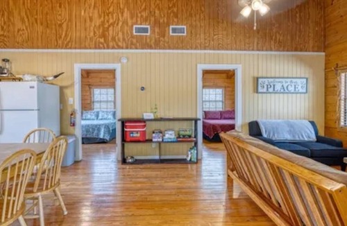 Concan Cabin | "Fir Deer Life" 2-bedroom 1 bath cabin 2 in cool Concan with WiFi, AC