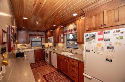 Sunnyside House | Fir Forest Cottage By Hauserman Rentals