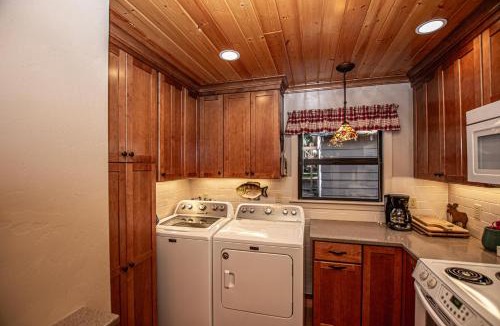 Sunnyside House | Fir Forest Cottage By Hauserman Rentals