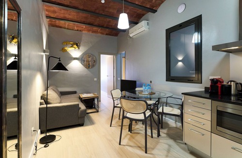 La Font de la Guatlla Apartment | Fira Centric Apartments by gaiarooms