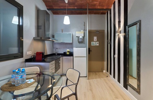 La Font de la Guatlla Apartment | Fira Centric Apartments by gaiarooms