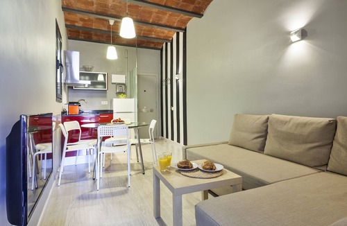 La Font de la Guatlla Apartment | Fira Centric Apartments by gaiarooms