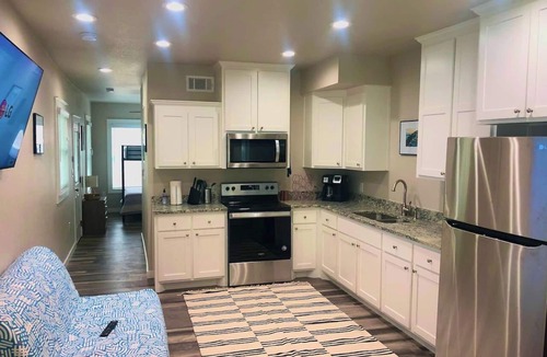 Fairmount Apartment | Fira on Magnolia. MidTerm Rental