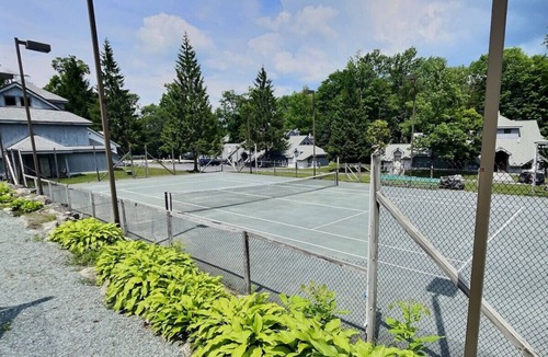 Killington Condo | FirBear- AC, Pool, Hot Tub, Sauna, Tennis, Gym