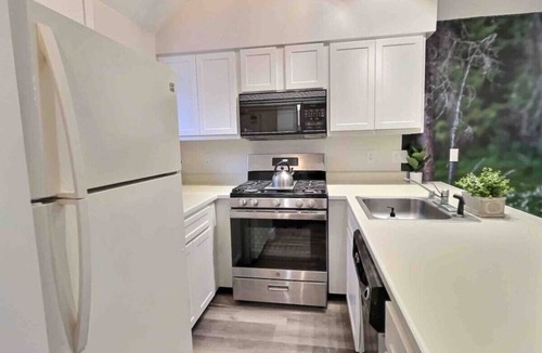 Killington Condo | FirBear- Pool, Gym, Hot tub.