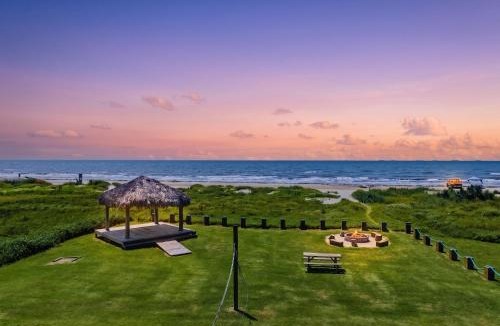 Crystal Beach House | Fire and Ike - A stunning 4 bedroom, 3 bathroom, Beachfront Retreat! Massive Lot Packed w Amenities